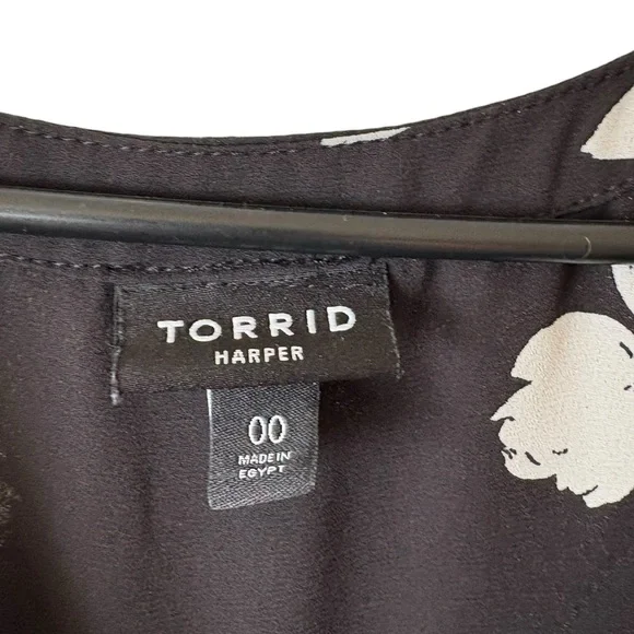 Torrid Black and Cream Floral Blouse - Picture 2 of 3